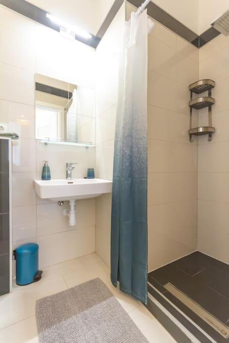 Apartment Opera 3br W Sauna By Newave Budapest